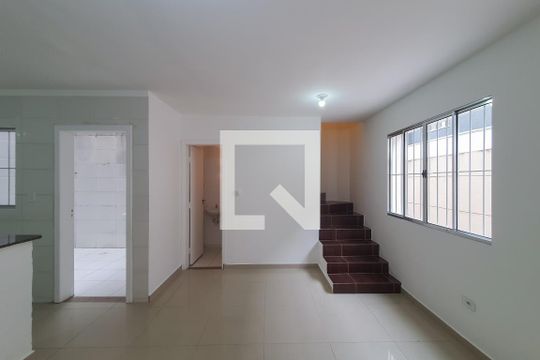 Sala de casa de condomínio para alugar com 2 quartos, 70m² em Vila Monumento, São Paulo