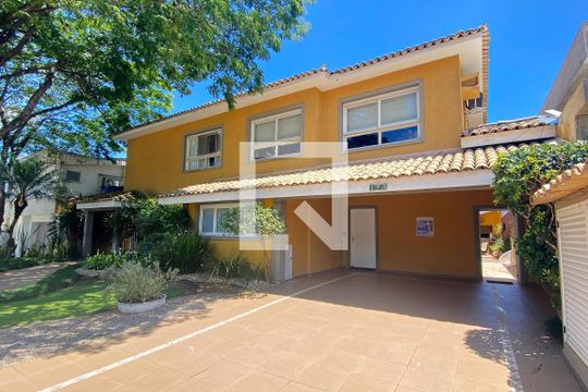 Fachada de casa de condomínio à venda com 4 quartos, 450m² em Alphaville, Santana de Parnaíba