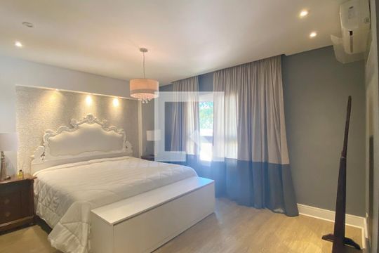 Suíte 1 de casa de condomínio à venda com 4 quartos, 450m² em Alphaville, Santana de Parnaíba