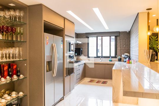 Cozinha de casa de condomínio à venda com 6 quartos, 550m² em Paquetá, Belo Horizonte