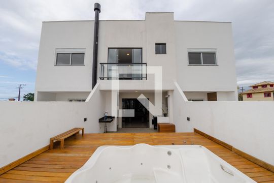 Área externa de casa para alugar com 4 quartos, 300m² em Rio Tavares Central, Florianópolis