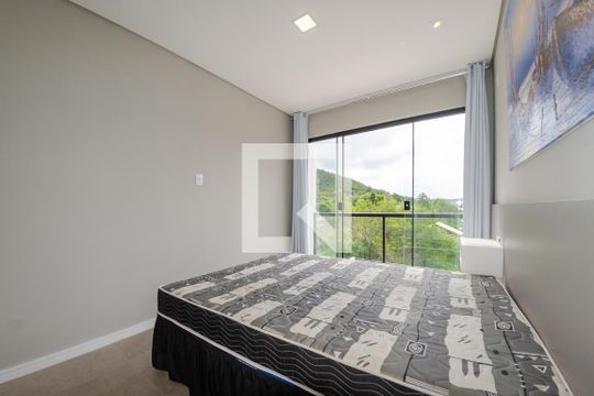 Suíte 1 de casa para alugar com 4 quartos, 300m² em Rio Tavares Central, Florianópolis