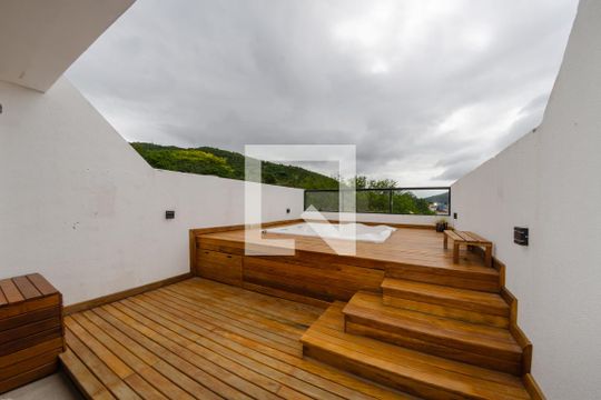 Área externa de casa para alugar com 4 quartos, 300m² em Rio Tavares Central, Florianópolis