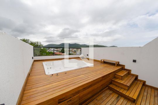 Área externa de casa para alugar com 4 quartos, 300m² em Rio Tavares Central, Florianópolis