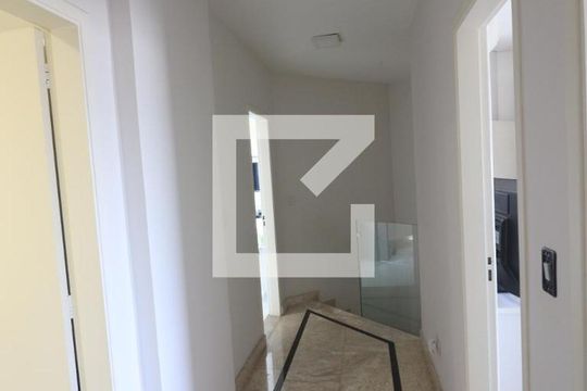 Corredor de apartamento para alugar com 3 quartos, 131m² em Chora Menino, São Paulo