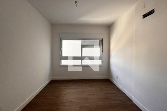 Suíte de apartamento para alugar com 2 quartos, 66m² em Menino Deus, Porto Alegre