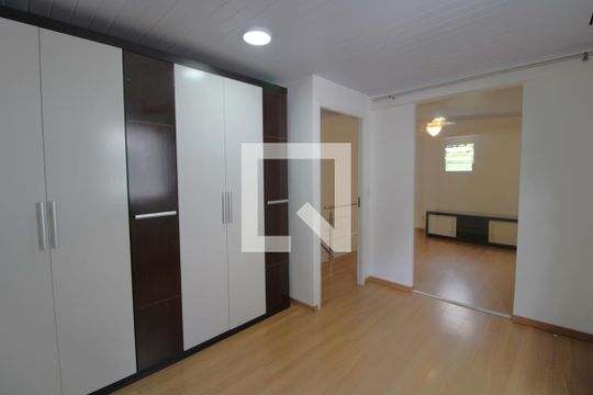 Quarto 1 de casa para alugar com 2 quartos, 110m² em Jardim Alzira, São Paulo