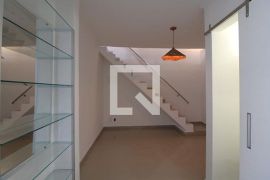 Sala de casa para alugar com 2 quartos, 110m² em Jardim Alzira, São Paulo