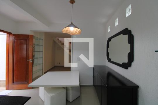 Cozinha de casa para alugar com 2 quartos, 110m² em Jardim Alzira, São Paulo