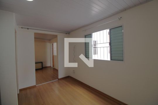 Quarto 1 de casa para alugar com 2 quartos, 110m² em Jardim Alzira, São Paulo