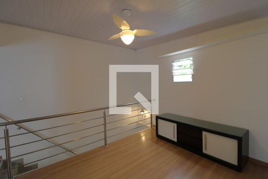 Sala de casa para alugar com 2 quartos, 110m² em Jardim Alzira, São Paulo