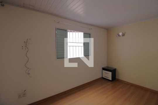 Quarto 1 de casa para alugar com 2 quartos, 110m² em Jardim Alzira, São Paulo