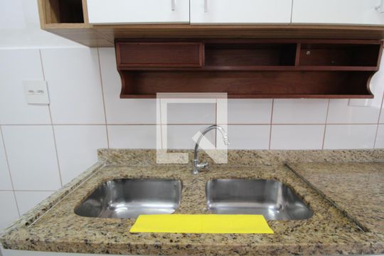Pia da cozinha de casa para alugar com 2 quartos, 110m² em Jardim Alzira, São Paulo