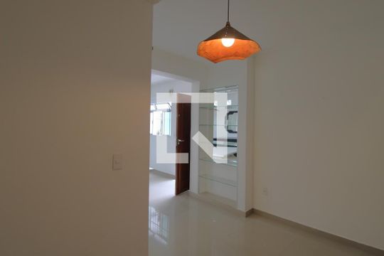 Sala de casa para alugar com 2 quartos, 110m² em Jardim Alzira, São Paulo