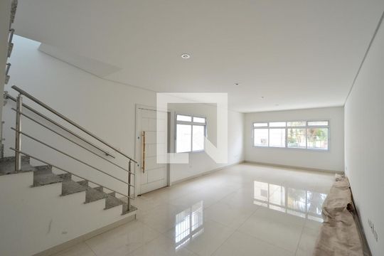 Casa à venda com 3 quartos, 130m² em São Judas, São Paulo