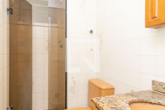 Banheiro de apartamento à venda com 2 quartos, 55m² em Praia da Bandeira, Rio de Janeiro