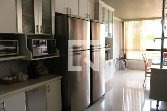 Cozinha de casa à venda com 4 quartos, 500m² em City América, São Paulo