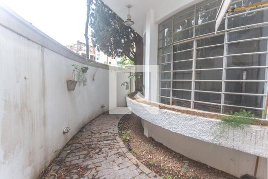 Quintal de casa para alugar com 4 quartos, 400m² em Jardim do Mar, São Bernardo do Campo