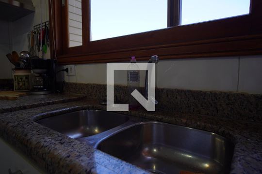 Cozinha de apartamento para alugar com 3 quartos, 150m² em Jardim Itu, Porto Alegre