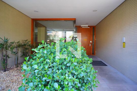 Frente de apartamento para alugar com 3 quartos, 150m² em Jardim Itu, Porto Alegre
