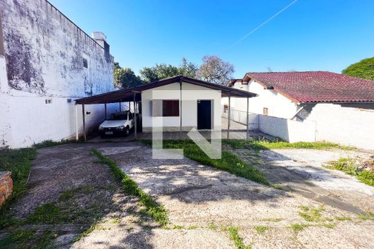 Fachada de casa à venda com 2 quartos, 120m² em Cavalhada, Porto Alegre