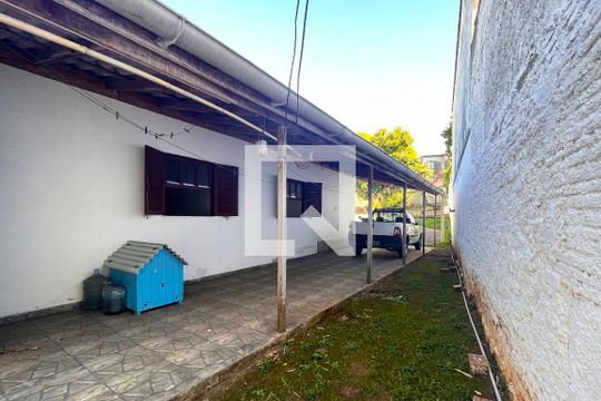 Garagem de casa à venda com 2 quartos, 120m² em Cavalhada, Porto Alegre