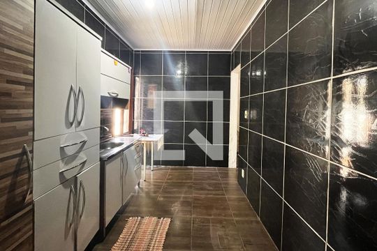 Cozinha de casa à venda com 2 quartos, 120m² em Cavalhada, Porto Alegre