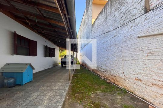 Garagem de casa à venda com 2 quartos, 120m² em Cavalhada, Porto Alegre