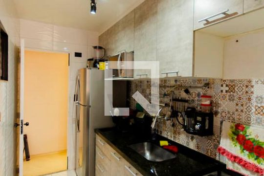 Cozinha de apartamento à venda com 2 quartos, 48m² em Vila Marieta, São Paulo