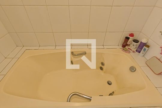 Banheiro da Suíte 1 de casa à venda com 3 quartos, 350m² em Vila Rosália, Guarulhos