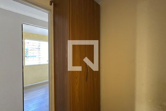 Quarto 1 de apartamento à venda com 3 quartos, 43m² em Cidade Industrial, Curitiba