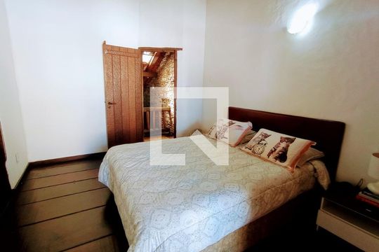 Casa à venda com 4 quartos, 370m² em Castelo, Belo Horizonte