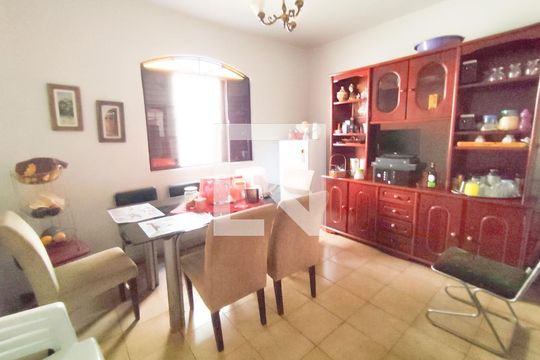 Casa à venda com 4 quartos, 400m² em Santo Antônio, Belo Horizonte
