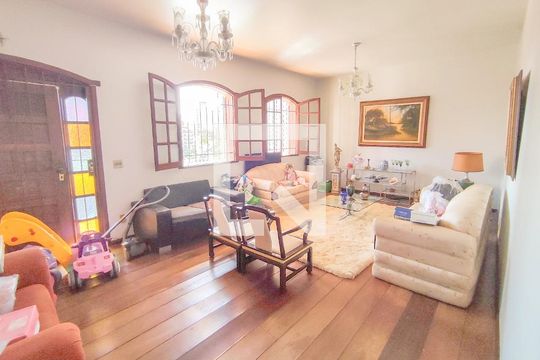Casa à venda com 4 quartos, 400m² em Santo Antônio, Belo Horizonte