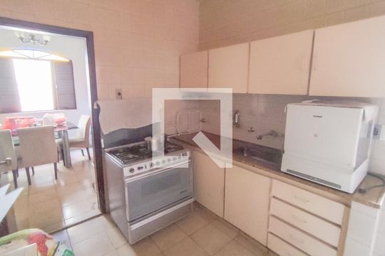 Casa à venda com 4 quartos, 400m² em Santo Antônio, Belo Horizonte
