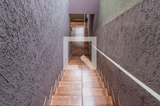 Escada Garagem de casa à venda com 3 quartos, 145m² em Vila Humaita, Santo André
