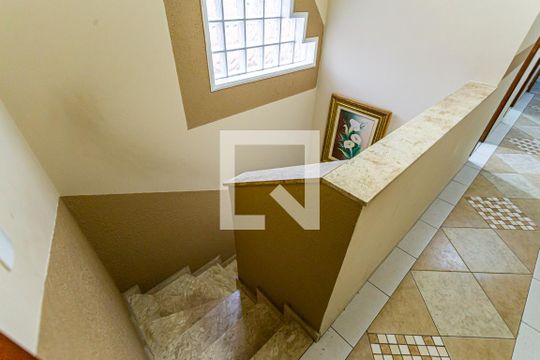 Escada Dormitórios de casa à venda com 3 quartos, 145m² em Vila Humaita, Santo André