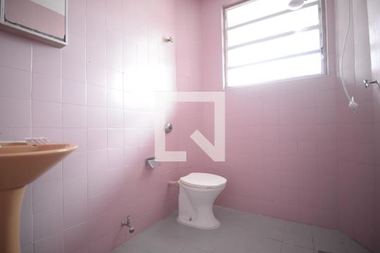 Banheiro de apartamento para alugar com 1 quarto, 45m² em Sé, São Paulo