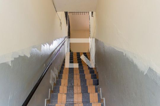 Escada de casa para alugar com 2 quartos, 70m² em Parque Mandi, São Paulo
