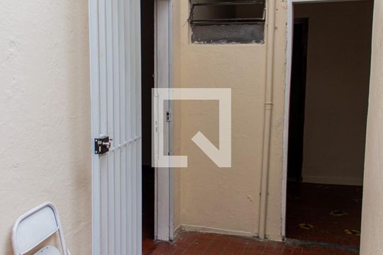 Quintal de casa para alugar com 2 quartos, 70m² em Parque Mandi, São Paulo