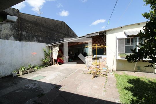 Quintal de casa à venda com 3 quartos, 100m² em Mathias Velho, Canoas