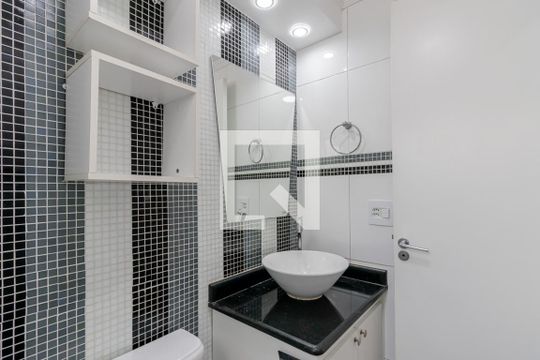 Banheiro  de apartamento à venda com 2 quartos, 48m² em Vila Santa Teresa (zona Sul), São Paulo
