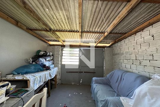 Garagem de casa à venda com 2 quartos, 130m² em Feitoria, São Leopoldo