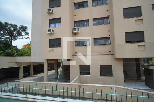 Quarto 3 _Vista de casa para alugar com 7 quartos, 482m² em Bela Vista, Porto Alegre