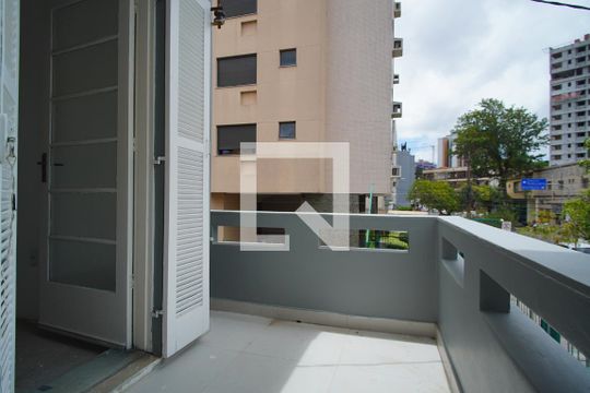 Varanda de casa para alugar com 7 quartos, 482m² em Bela Vista, Porto Alegre