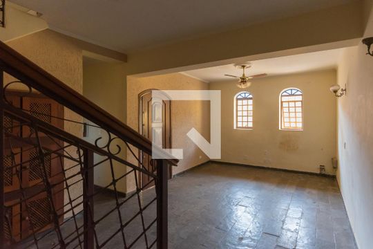Sala 1 de casa para alugar com 3 quartos, 288m² em Jardim Pacaembu, Campinas