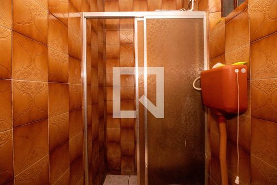 Banheiro de apartamento à venda com 2 quartos, 55m² em Jardim Itu, Porto Alegre