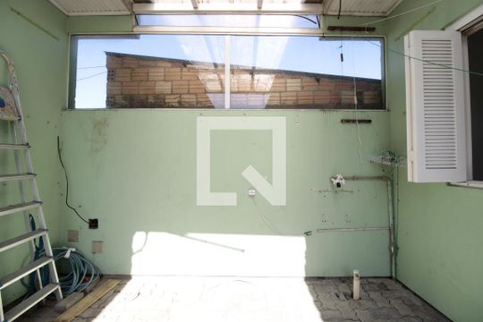 Garagem de casa de condomínio para alugar com 2 quartos, 56m² em Niterói, Canoas