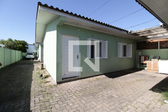 Fachada de casa de condomínio para alugar com 2 quartos, 56m² em Niterói, Canoas