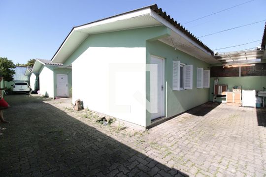 Fachada de casa de condomínio para alugar com 2 quartos, 56m² em Niterói, Canoas
